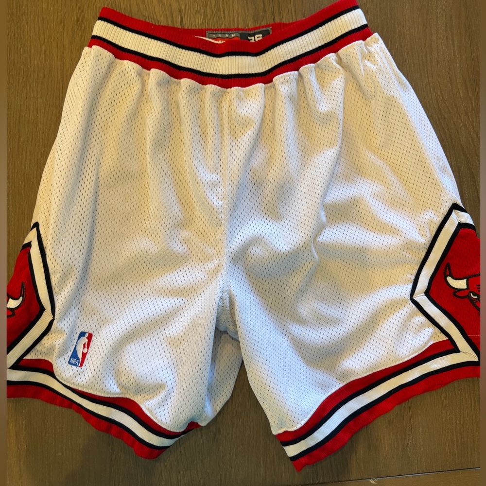 White and Red Chicago Bulls Basketball Shorts Authentic NBA Retro Vtg